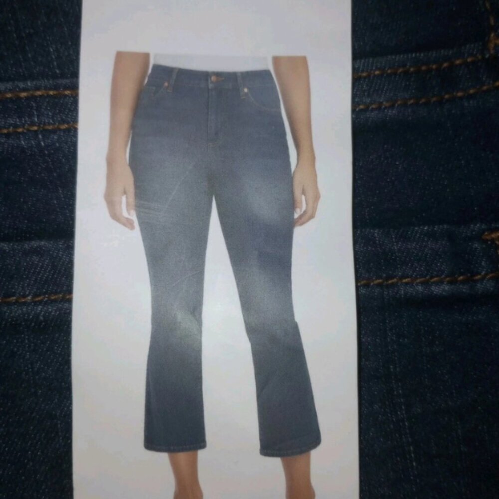 NWT Chaps Women’s Crop Kick Jeans Size 6 / 28 Blue Denim Mid Rise - Picture 3 of 4